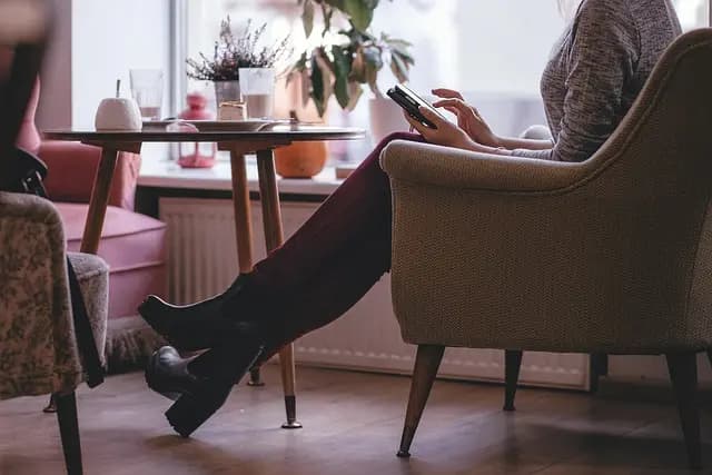 5 Essential Tips for Creating a Cozy Reading Nook