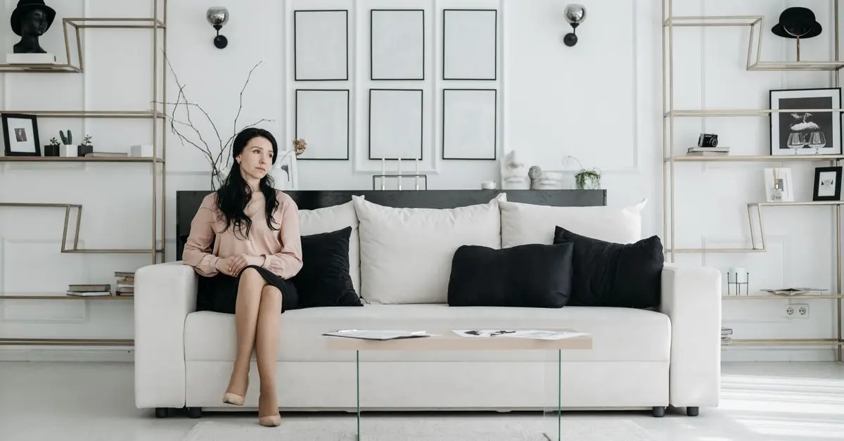 How to Create a Chic Gallery Wall for Your Home
