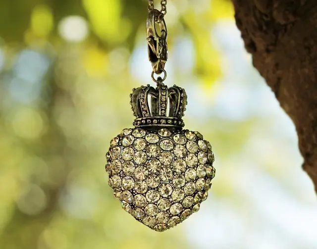 10 Must-Have Accessories for Trendy Home Decor